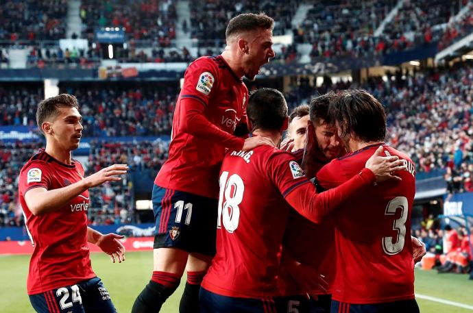 Los jugadores de Osasuna celebran el tanto de David García.