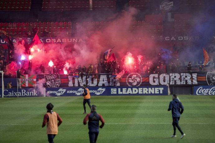 Imagen de los aficionados de Indar Gorri, en aquel entrenamiento.