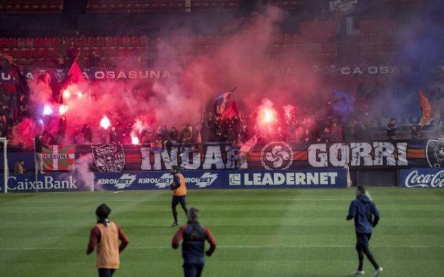 Imagen de los aficionados de Indar Gorri, en aquel entrenamiento.