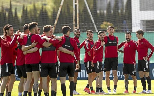 La plantilla de Osasuna, en uno de los últimos entrenamientos de la temporada.