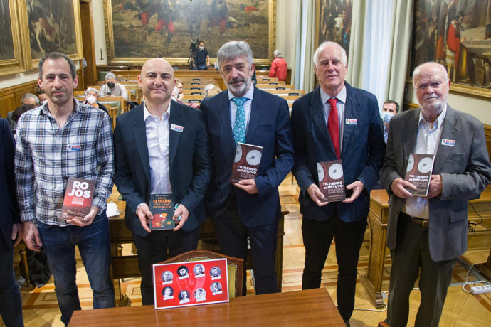 Mikel Huarte, Martínez Lacabe, Koldo Martínez, Jesús Weineistein Cayuela y José Antonio Martín Pallín, en el Senado.