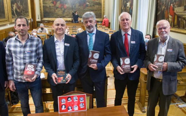 Mikel Huarte, Martínez Lacabe, Koldo Martínez, Jesús Weineistein Cayuela y José Antonio Martín Pallín, en el Senado.