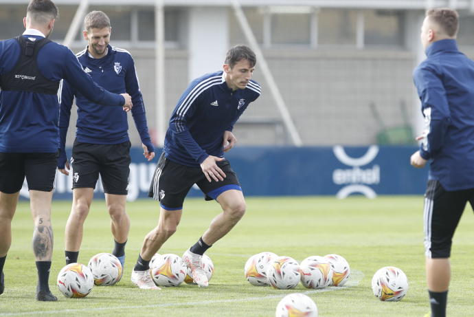 Un momento del entrenamiento de Osasuna, este sábado en Tajonar.