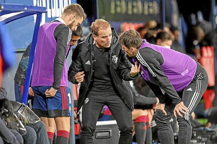 Jagoba Arrasate alecciona a Roberto Torres, Cote y Budimir antes del triple cambio que realizó el domingo en el Osasuna-Real Sociedad.