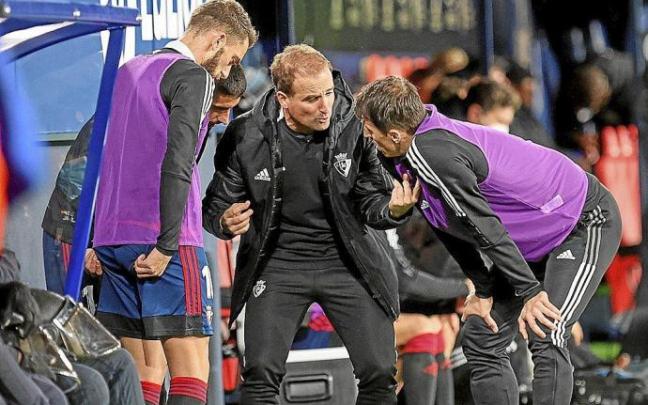 Jagoba Arrasate alecciona a Roberto Torres, Cote y Budimir antes del triple cambio que realizó el domingo en el Osasuna-Real Sociedad.