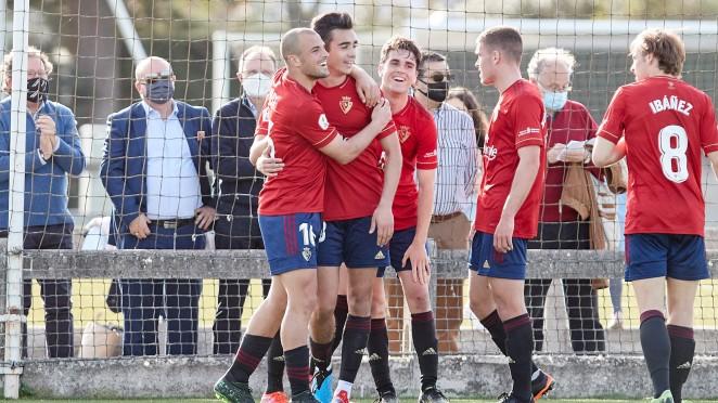 Los jugadores de Osasuna Promesas celebran un gol de la primera fase.