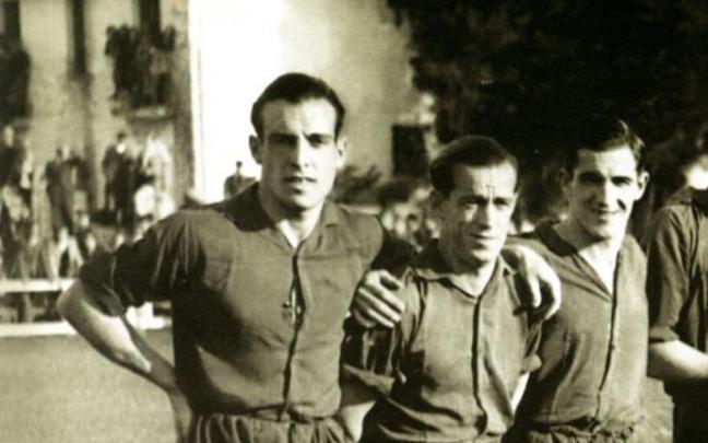 Gastón (c), entre Berridi e Irastorza