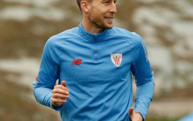 Óscar de Marcos seguirá en el Athletic durante una temporada más Óscar de Marcos seguirá en el Athletic durante una temporada más