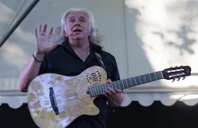 Oscar Terol o Mikel Ayestaran, en el programa Aulas +55 de Vitoria