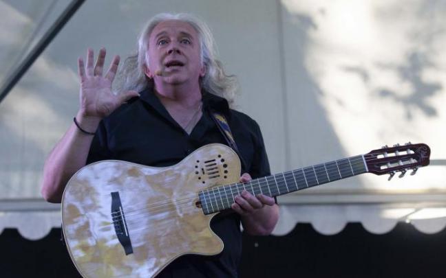 Oscar Terol o Mikel Ayestaran, en el programa Aulas +55 de Vitoria