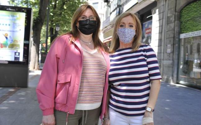 Mari Mar y Mari Carmen, de la tienda de complementos Marlen, han acudido a la presentación de la plataforma Mari Mar y Mari Carmen, de la tienda de complementos Marlen, han acudido a la presentación de la plataforma