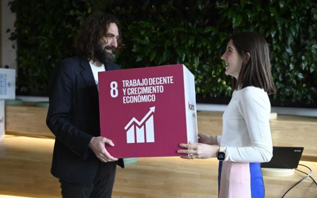 Eider Inunciaga, directora de BBK Kuna, y Braulio Gómez, director del Deustobarómetro.