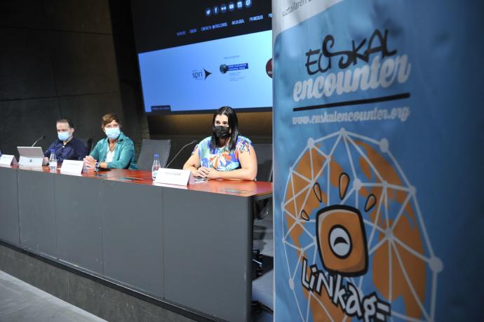 Sabino San Vicente, Iruri Knörr y Leyre Madariaga en la presentación de la edición número 29 de la Euskal Encounter