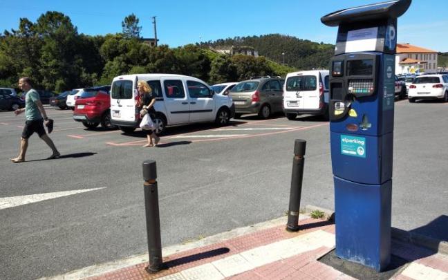 Parquímetro junto al aparcamiento de la playa de Gorliz.