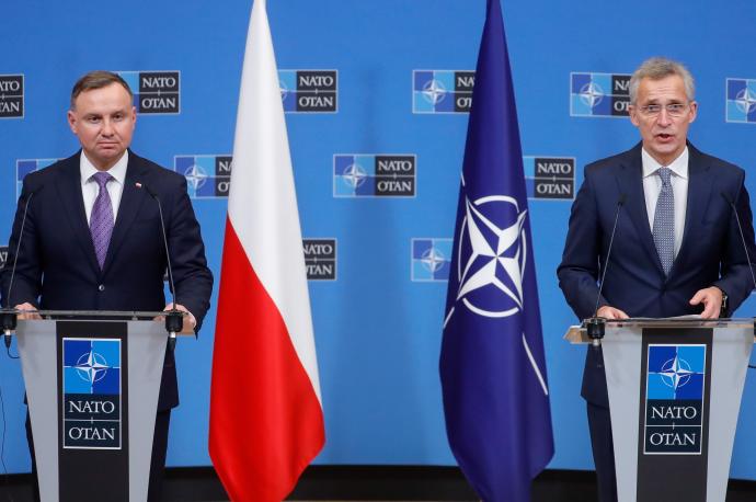 El presidente polaco, junto con el secretario general de la OTAN, Jens Stoltenberg.