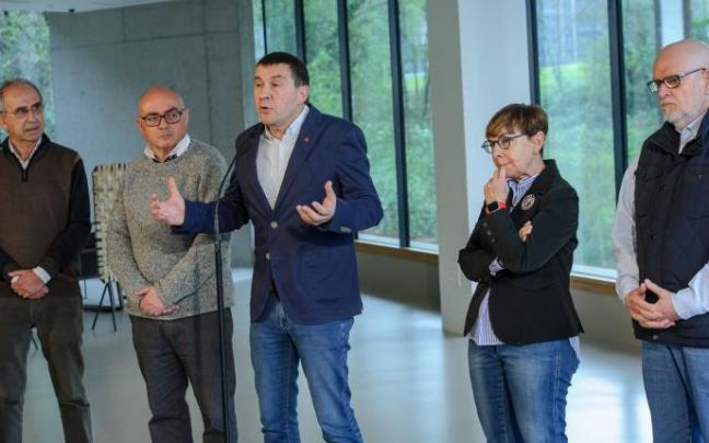 Arnaldo Otegi y Javier Madrazo, durante un encuentro en 2020. Arnaldo Otegi y Javier Madrazo, durante un encuentro en 2020.