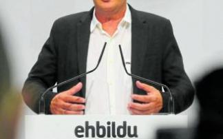 El líder de EH Bildu, Arnaldo Otegi, en su comparecencia de ayer en Donostia. Foto: Efe El líder de EH Bildu, Arnaldo Otegi, en su comparecencia de ayer en Donostia. Foto: Efe