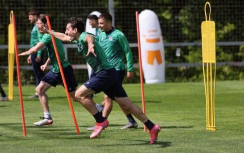 Mikel Oyarzabal, en el entrenamiento. Mikel Oyarzabal, en el entrenamiento.