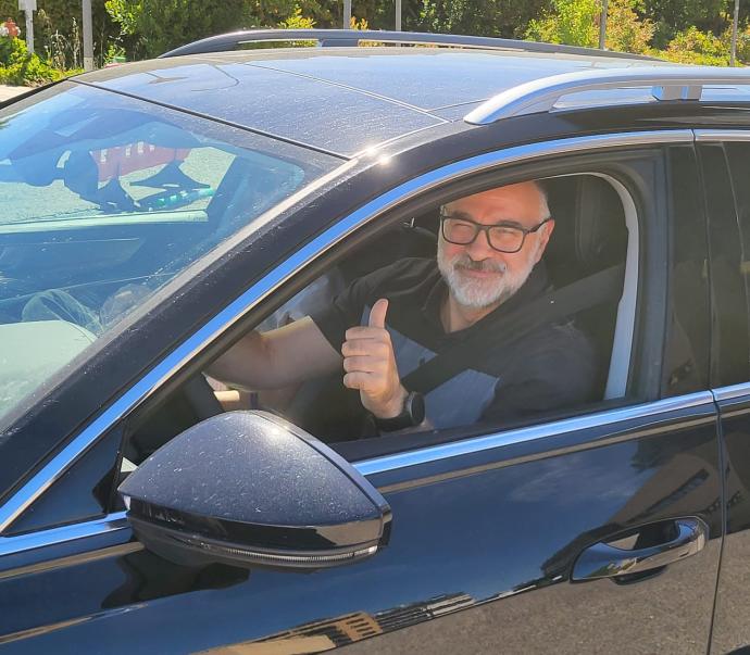 Pablo Laso, en su coche a la salida del hospital