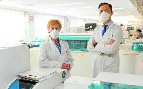 Los doctores de la CUN y autores principales del artículo Gema Frühbeck y Manuel Landecho. Foto: Cedida Los doctores de la CUN y autores principales del artículo Gema Frühbeck y Manuel Landecho. Foto: Cedida