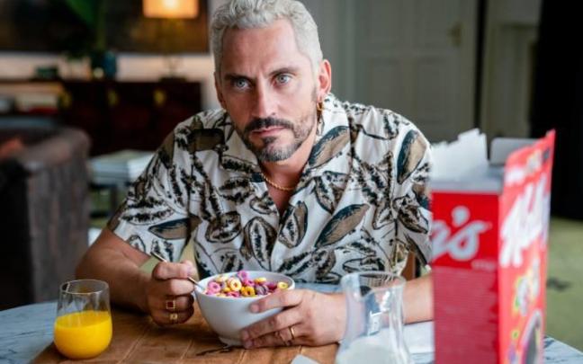 Paco León como Lucas en una escena de 'The Unbearable Weight of Massive Talent'. Paco León como Lucas en una escena de 'The Unbearable Weight of Massive Talent'.
