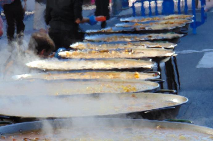 Paellas en la avenida Marcelo Celayeta.