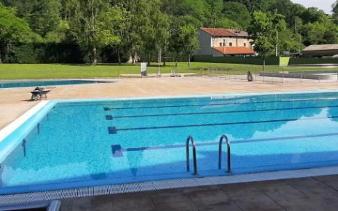 Las piscinas exteriores están en Tabira.