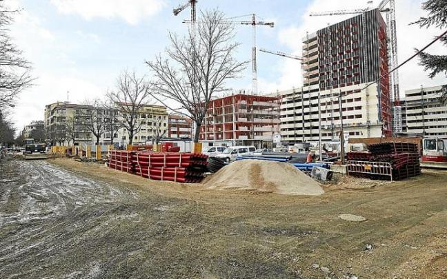 La parcela del Ayuntamiento albergará unas 20 viviendas y se sitúa a mitad de la calle San Fermín. Foto: Iñaki Porto
