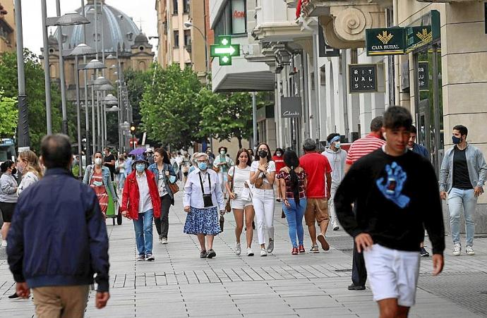 Transeúntes en Carlos III.