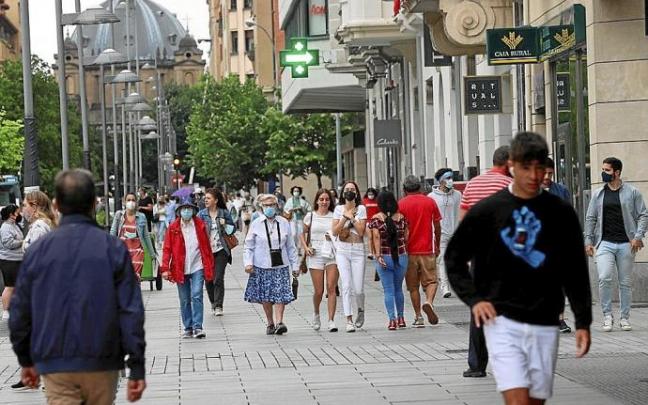 Transeúntes en Carlos III.