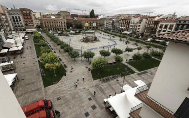 Control establecido por Policía Municipal y Policía Foral en el acceso a la Plaza del Castillo este martes, 6 de julio Control establecido por Policía Municipal y Policía Foral en el acceso a la Plaza del Castillo este martes, 6 de julio