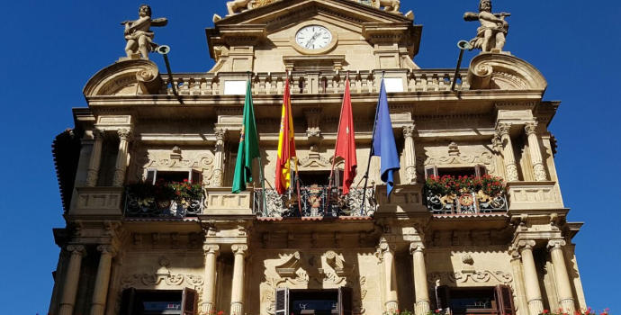 Fachada del Ayuntamiento de Pamplona.