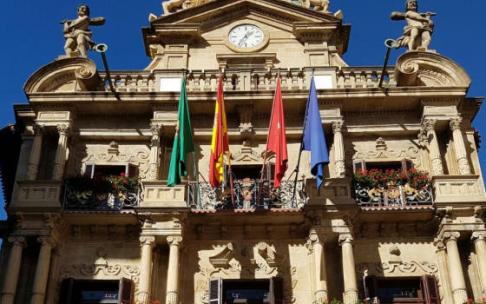 Fachada del Ayuntamiento de Pamplona.
