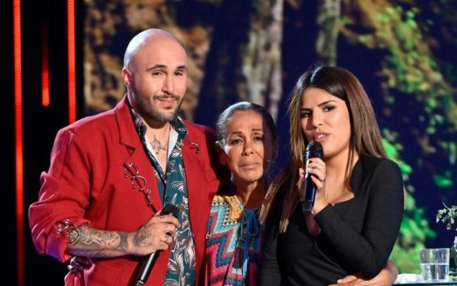 Kiko Rivera, Isabel Pantoja e Isa Pantoja, en un plató de Telecinco cuando aún se llevaban bien. Kiko Rivera, Isabel Pantoja e Isa Pantoja, en un plató de Telecinco cuando aún se llevaban bien.