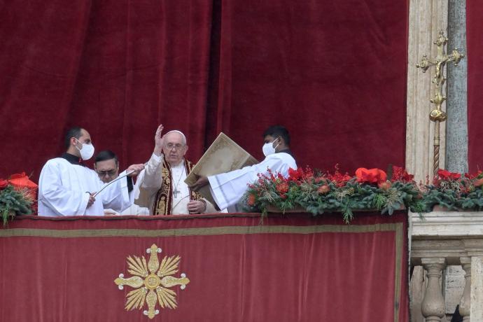 El Papa Francisco se acuerda de nuevo de los migrantes en la bendición 'Urbi et Orbi'.