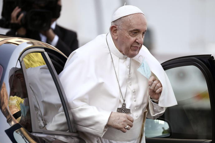 El Papa Francisco, a su llegada para presidir una oración por el fin de la pandemia en el Vaticano