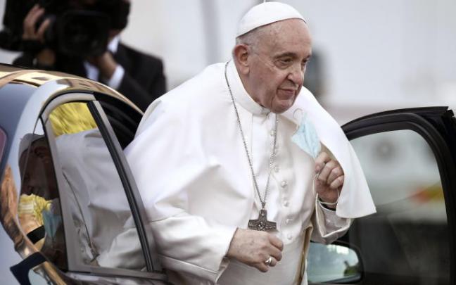 El Papa Francisco, a su llegada para presidir una oración por el fin de la pandemia en el Vaticano El Papa Francisco, a su llegada para presidir una oración por el fin de la pandemia en el Vaticano