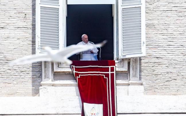 El Papa Francisco en el Angelus antes de ser sometido a la operación quirúrgica El Papa Francisco en el Angelus antes de ser sometido a la operación quirúrgica