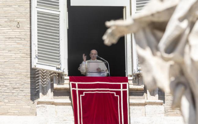 El Papa Francisco desde la ventana del Palacio Apostólico El Papa Francisco desde la ventana del Palacio Apostólico