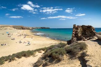 Las diferentes calas de Papagayos están consideradas las mejores playas de Lanzarote.