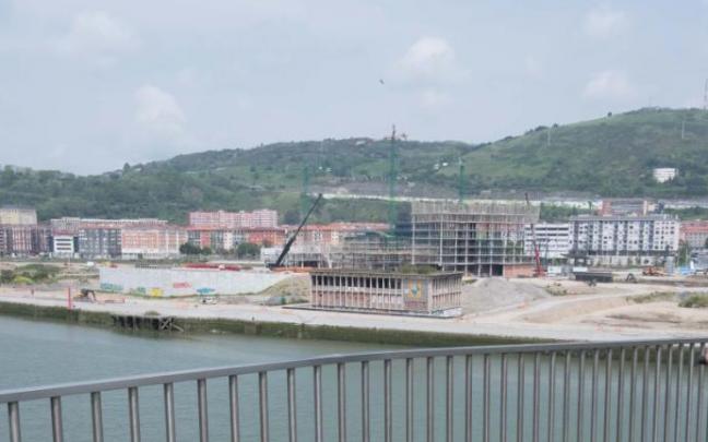 La punta norte de la isla ya está viendo como se construyen viviendas y su urbanización. La punta norte de la isla ya está viendo como se construyen viviendas y su urbanización.