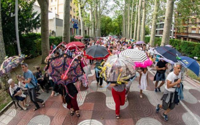 El colorido no faltará en el taller de paraguas y abalorios de Nueva Orleans.