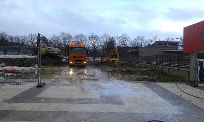 Obras en la parcela donde se ubicará el nuevo parking