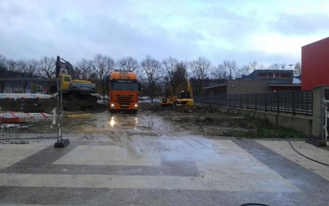 Obras en la parcela donde se ubicará el nuevo parking