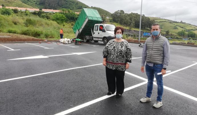 Etxebarria y Cuesta, en el nuevo parking de Sanfuentes.