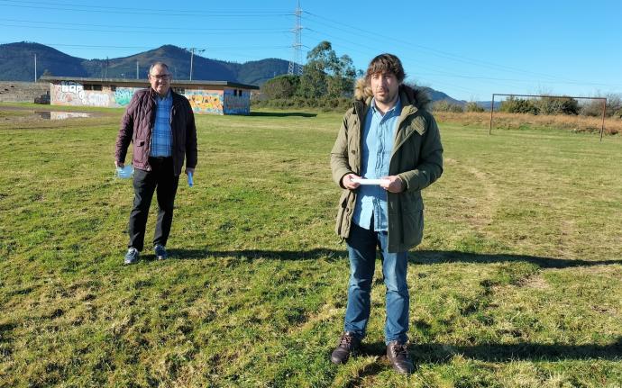 Xabier Cuéllar y Javier Pérez de Palomar presentaron el proyecto sobre el terreno.