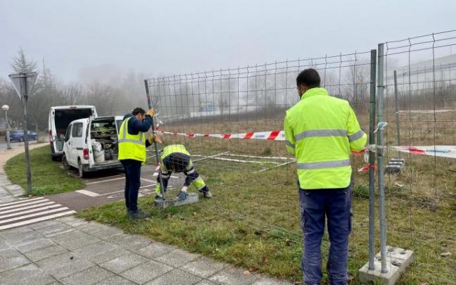Operarios en la ubicación del nuevo parking