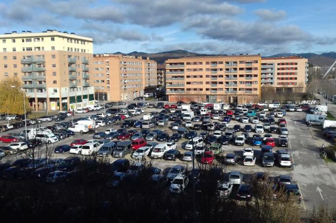 Parking de Anelier, ahora mismo, donde podrán aparcar los vecinos con plazas inhabilitadas y sin tarjeta de residente.