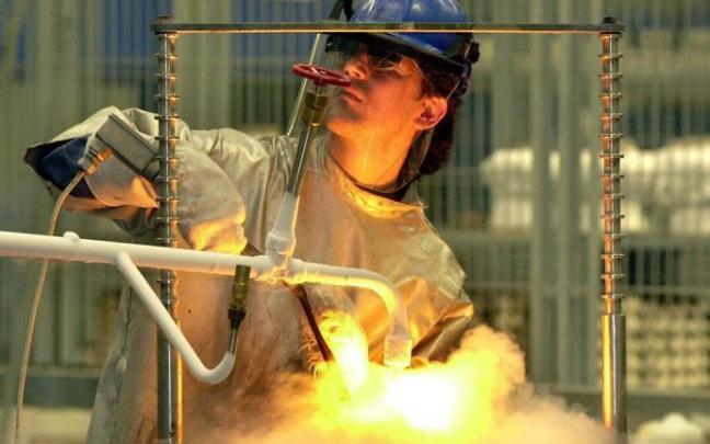 El paro ha subido en todos los sectores de actividad salvo en la industria. El paro ha subido en todos los sectores de actividad salvo en la industria.