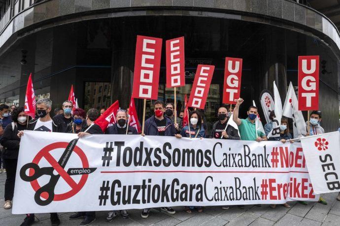 Protesta de los sindicatos el pasado junio por el ERE.